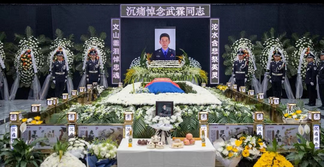 战友含泪讲述山西牺牲民警武霖浴血制伏歹徒全过程